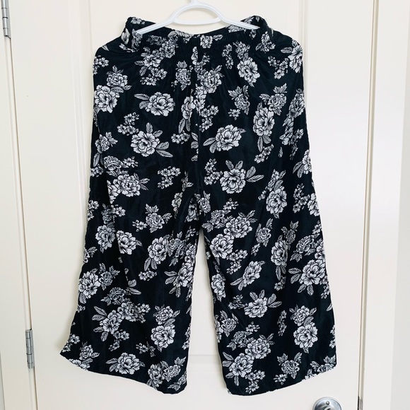 Floral printed Wide Leg Cropped Pants - Picture 2 of 4